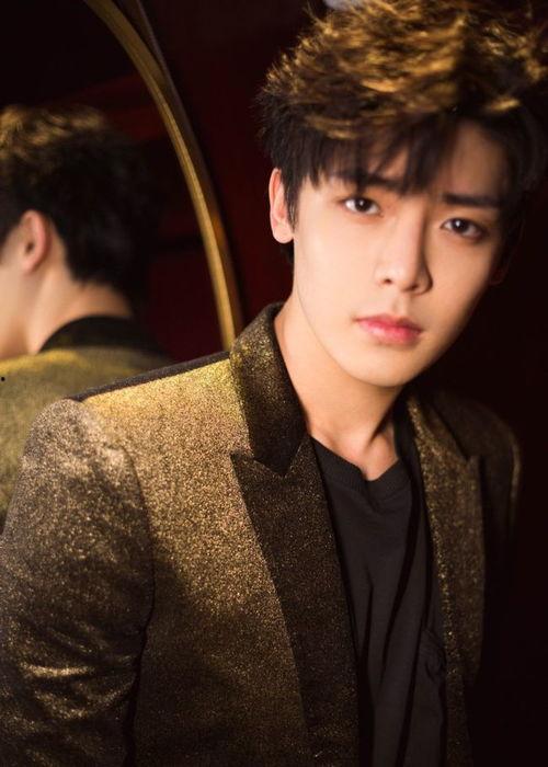 侯明昊娱乐爆料,揭秘娱乐圈幕后故事