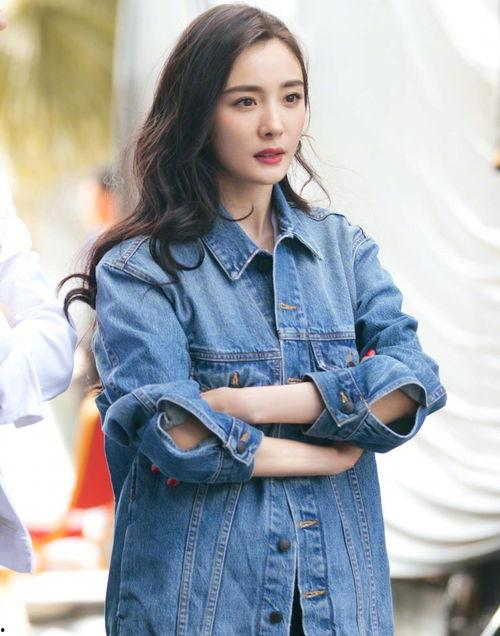 圈内爆料杨幂和李沁,娱乐圈新CP引热议 第3张 圈内爆料杨幂和李沁,娱乐圈新CP引热议 第3张